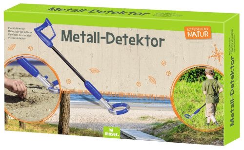 Auf dem Bild ist eine Verpackung für einen Metall-Detektor zu sehen. Die Verpackung zeigt Bilder eines Kindes, das mit dem Detektor draußen nach Metall sucht.