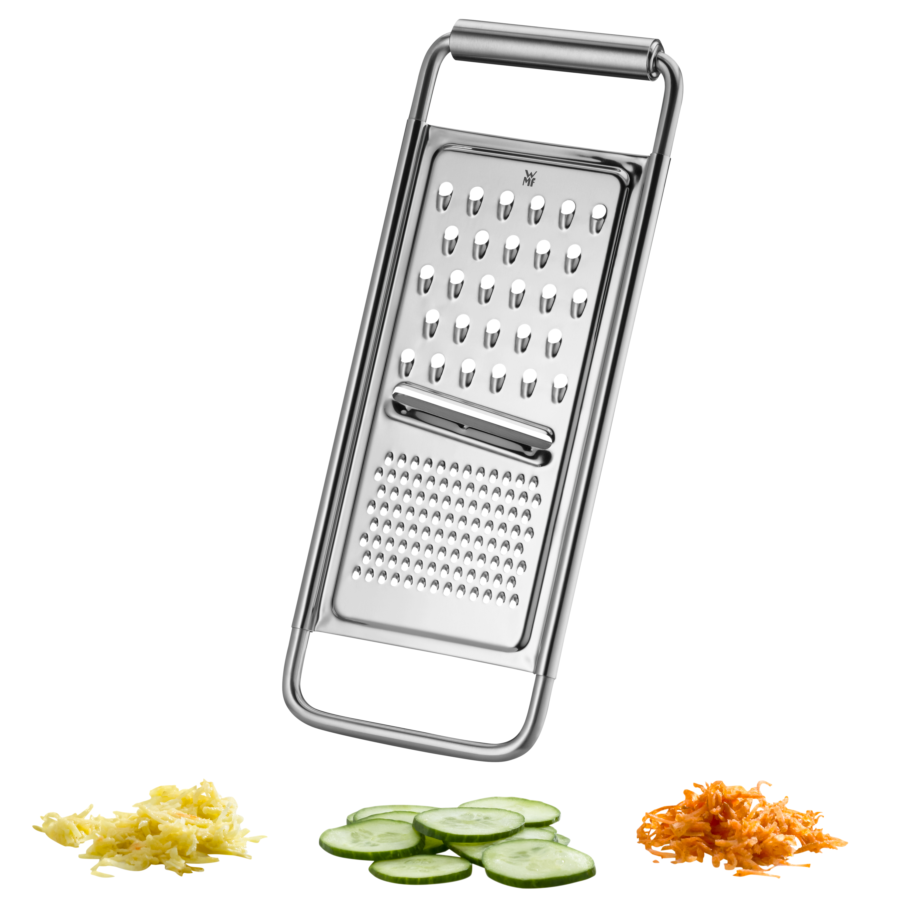 Auf dem Bild ist eine Edelstahlreibe mit verschiedenen Reibeflächen zu sehen. Darunter liegen geriebener Käse, geschnittene Gurkenscheiben und geriebene Karotten.