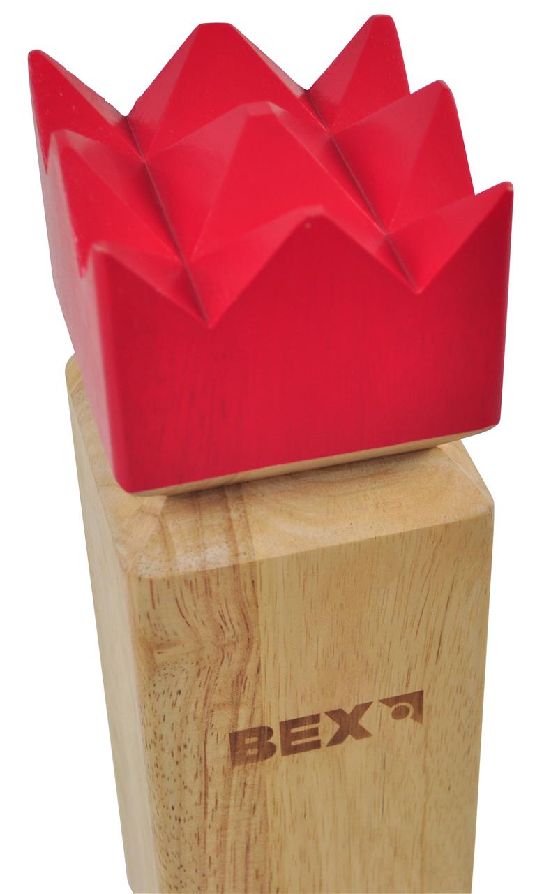 Das Bild zeigt den "Kubb Pro Rubberwood Red King" mit einer leuchtend roten Krone. Der König besteht aus hellem Holz und trägt den Schriftzug "BEX" auf der Vorderseite.
