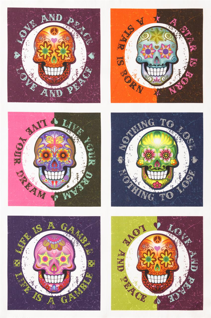 Das Bild zeigt ein Geschirrtuch mit bunten Totenkopf-Motiven im Stil des "Día de los Muertos". Um die Totenköpfe stehen positive Sprüche wie „Love and Peace“ und „Live your Dream“.