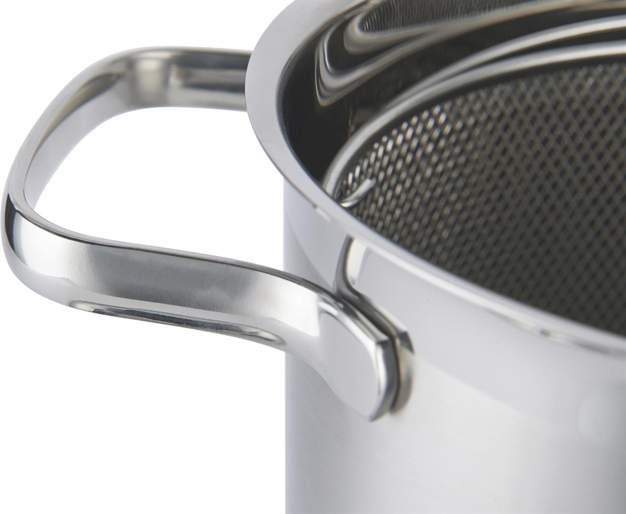 Der Spargel- und Pastatopf 16 cm ist aus Edelstahl gefertigt und hat einen stabilen Henkel. Im Inneren befindet sich ein feinmaschiger Einsatz, ideal zum Kochen von Spargel oder Pasta.