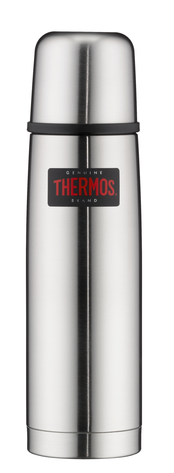 Auf dem Bild ist eine silberne Thermosflasche mit schwarzem und rotem "THERMOS"-Logo zu sehen. Sie hat eine glänzende Metalloberfläche und einen Deckel, der auch als Becher verwendet werden kann.