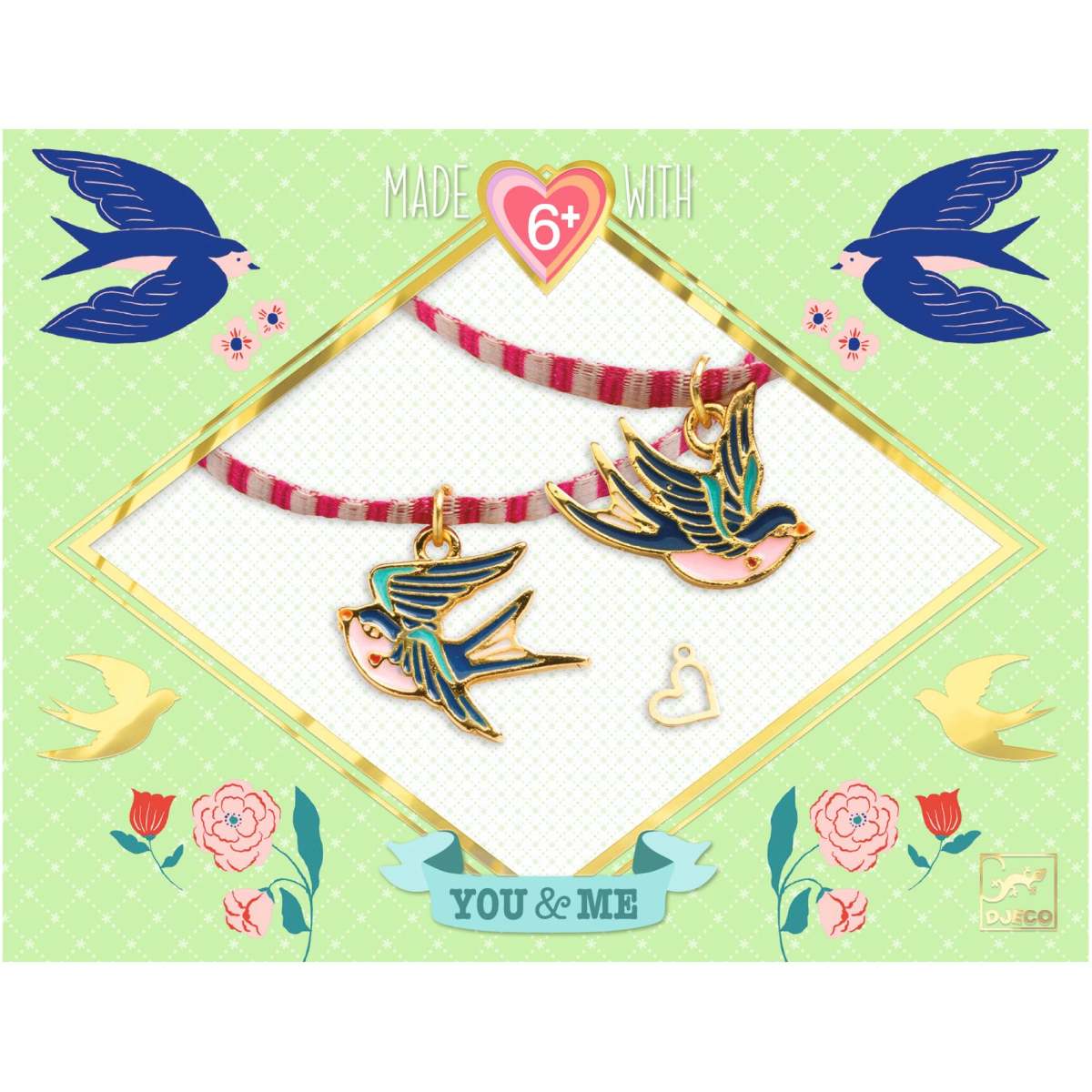 Auf dem Bild ist ein Bastelset zu sehen, mit dem man Schmuck mit kleinen Vogelanhängern herstellen kann. Das Set ist für Kinder ab 6 Jahren geeignet und heißt "Schmuck basteln: Vögelchen".