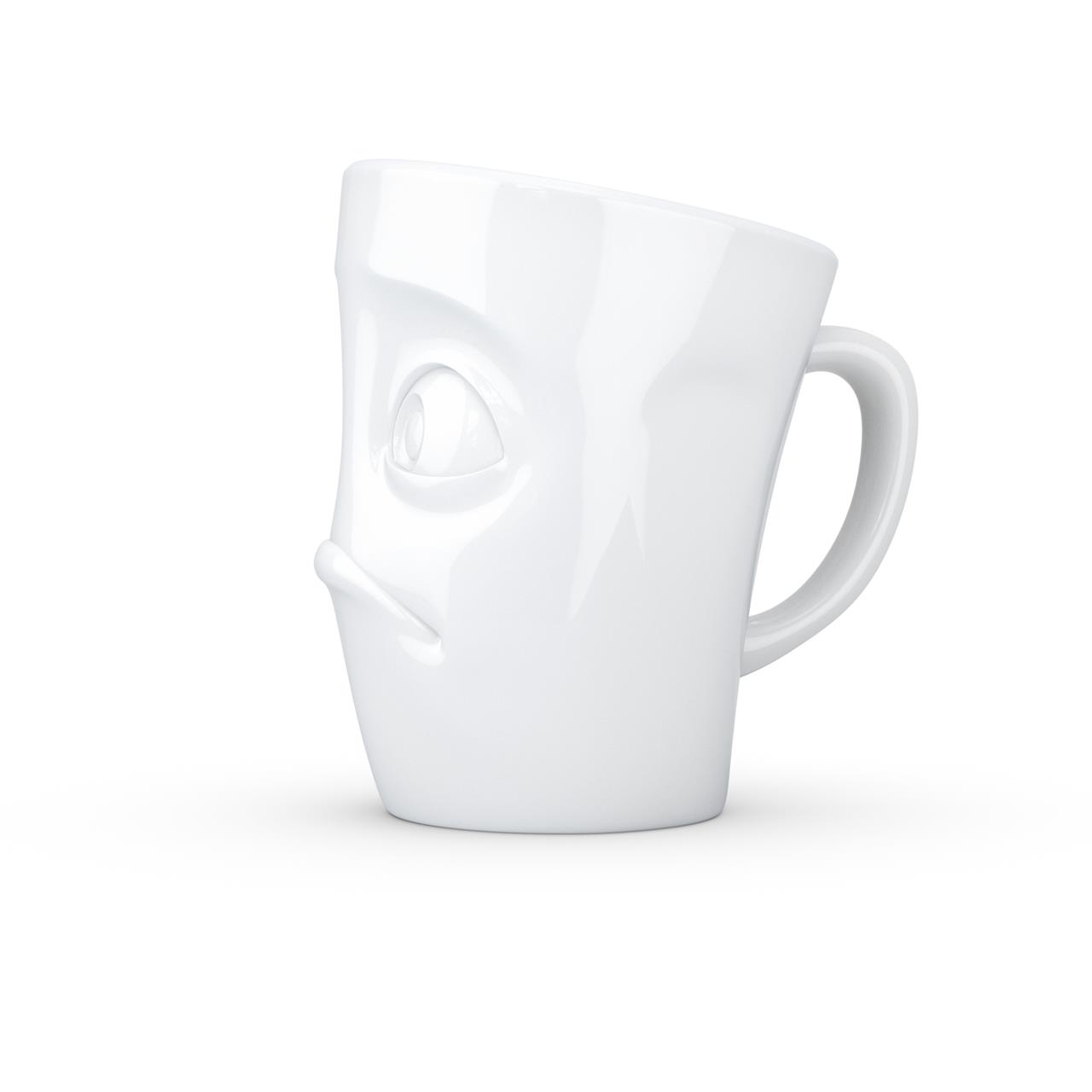 Auf dem Bild ist ein weißer Henkelbecher mit einem grummeligen Gesichtsausdruck zu sehen. Der Becher hat ein Fassungsvermögen von 350 ml.