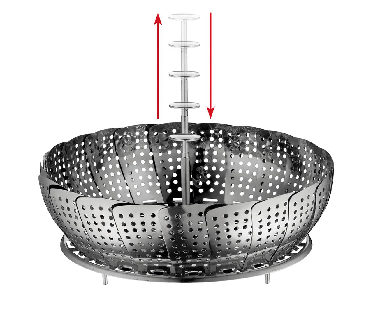 Auf dem Bild ist ein klappbarer Dämpfeinsatz mit einem Durchmesser von 24 cm zu sehen. In der Mitte befindet sich ein herausziehbarer Griff, der durch rote Pfeile dargestellt wird.