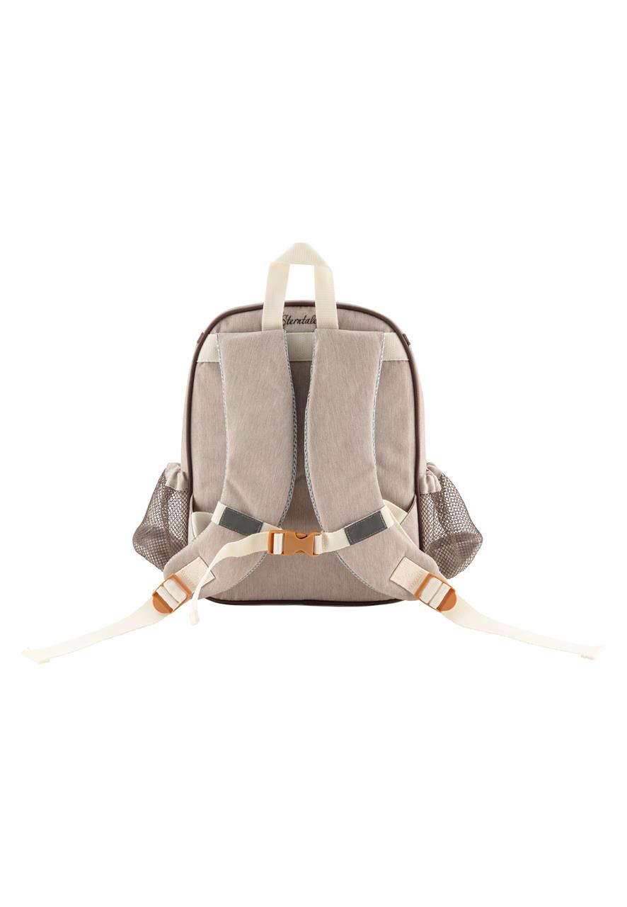 Der Kinderrucksack Hund Lucky in Beige ist auf diesem Bild von hinten zu sehen. Er hat gepolsterte Träger und seitliche Netztaschen.