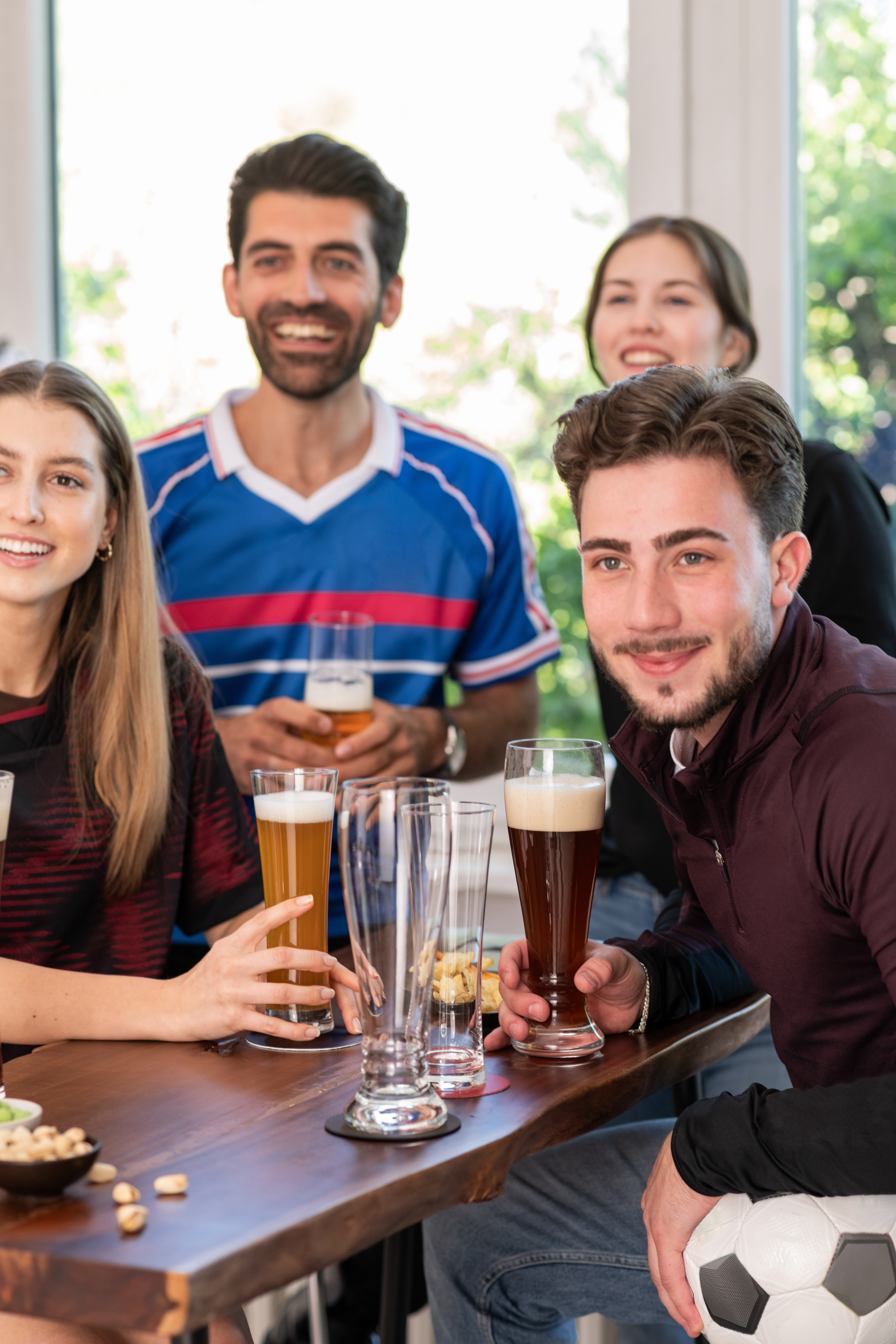 Das Bild zeigt ein weiteres Beer Basic Glas von Schott Zwiesel. Es passt zu verschiedenen Biersorten.