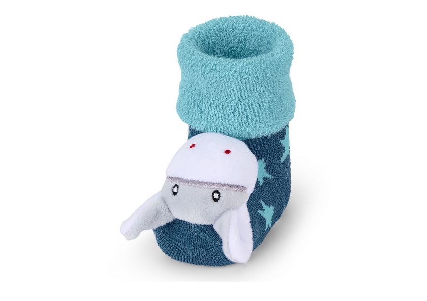 Das Bild zeigt ein Baby-Rasselsöckchen in mittelblauer Farbe mit Größe 15/16. Vorne auf dem Söckchen ist ein niedlicher Esel als Plüschtier angebracht.