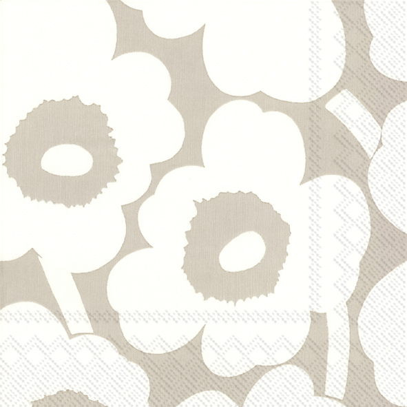 Die Serviette zeigt ein cremefarbenes Unikko-Blumenmuster. Die Blumenmotive sind in neutralen Tönen gehalten und wirken modern sowie stilvoll.