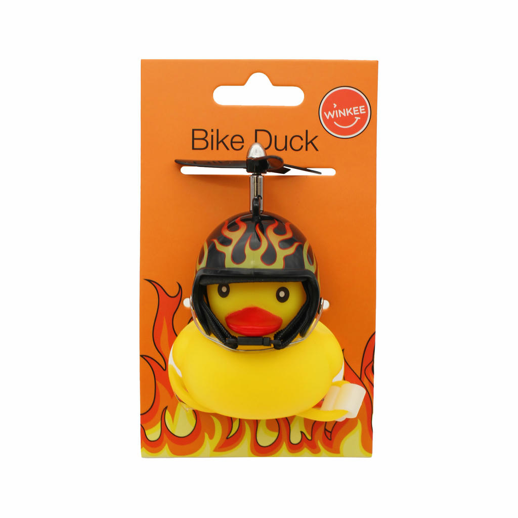 Fahrrad Quietscheentchen mit Helm Flammenhelm ist eine lustige Fahrraddekoration. Das Entchen trägt einen Helm mit Flammenmotiv.