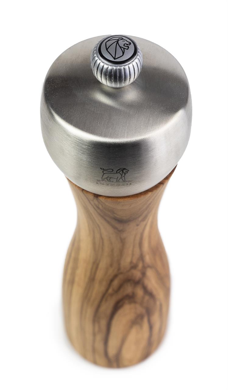 Die Abbildung zeigt eine Pfeffermühle aus der Serie Fidji, gefertigt aus Olivenholz und mit einem Edelstahlkopf. Die Mühle ist 15 cm hoch und hat ein elegantes, modernes Design.