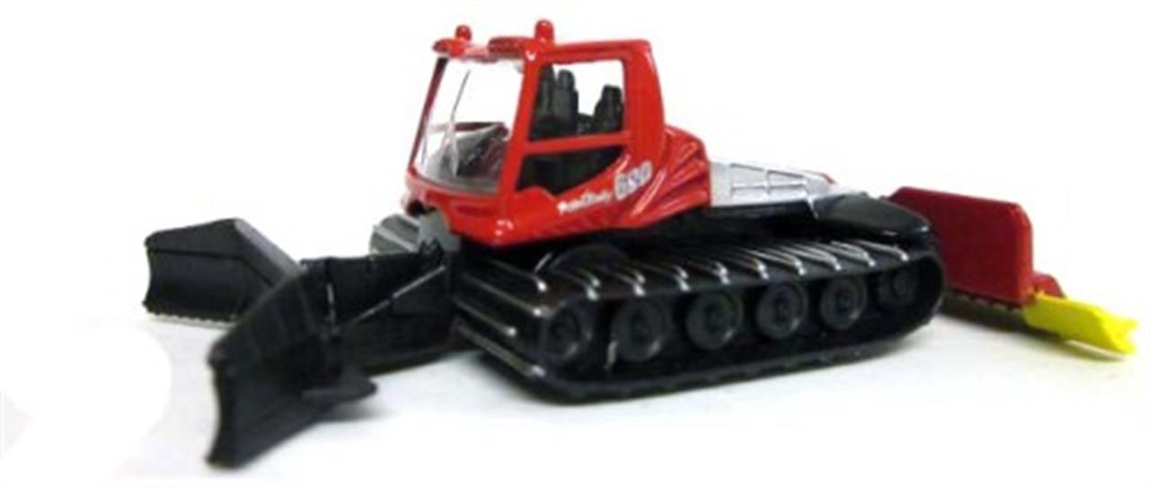 Abgebildet ist ein Pistenbully 1037. Das Fahrzeug bereitet Skipisten vor.