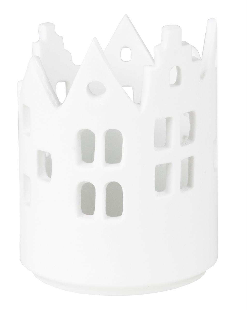 Das Bild zeigt ein weißes Windlicht in Form von Häusern mit ausgeschnittenen Fenstern. Das Produkt heißt Stadtlicht „Innenhof" und hat einen Durchmesser von 5,5 cm sowie eine Höhe von 7,5 cm.