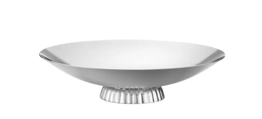 Die Bernadotte Schale aus Edelstahl, Medium Größe, ist auf dem Bild. Sie hat ein elegantes, geradliniges Design.