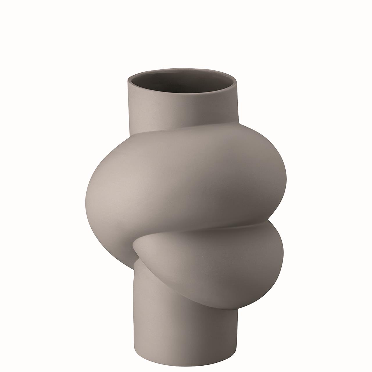 Die Vase "Node / Lava" ist 25 cm hoch und hat eine interessante, knotige Form. Ihre Oberfläche ist glatt und sie ist in einem dezenten, steingrauen Farbton gehalten.