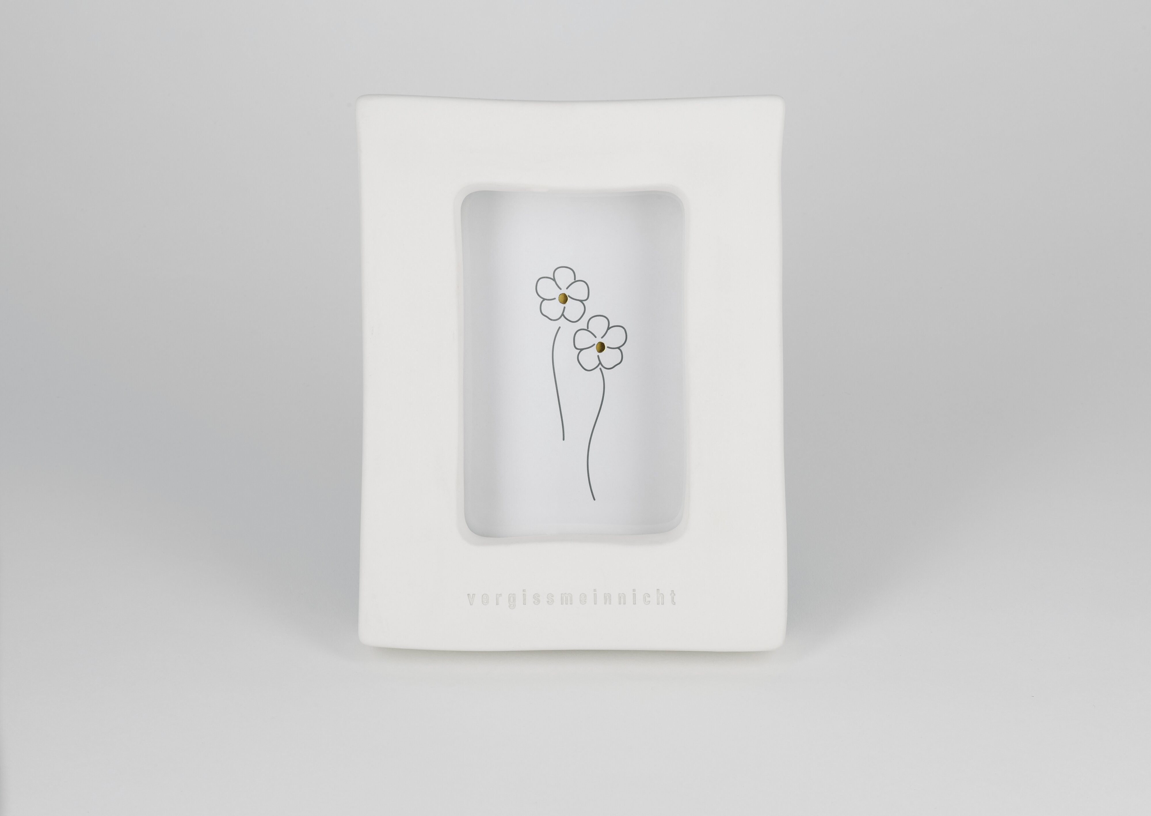 Ein Produkt auf weißem Hintergrund ist dargestellt. Es fehlen Angaben zum Namen.