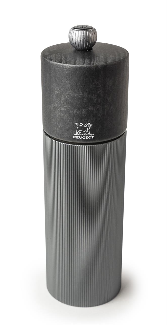 Die Abbildung zeigt die Pfeffermühle "Line Carbon/Graphit" mit einer Höhe von 18 cm. Sie hat ein modernes Design mit einem geriffelten, graphitfarbenen Gehäuse und einem schwarzen Kopf.