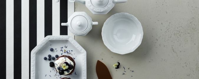 Zu sehen ist eine Tafel. Sie wirkt klassisch und schlicht eingerichtet.