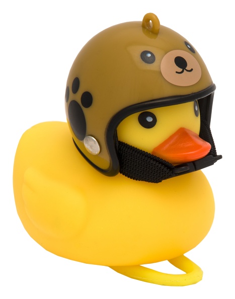 Auf dem Bild ist eine gelbe Gummiente zu sehen. Sie trägt einen braunen Helm mit einem Bärenmotiv.