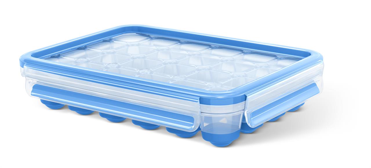 Auf dem Bild ist die Clip & Close 2.0 Eiswürfelbox zu sehen. Sie besteht aus durchsichtigem Kunststoff mit einem blauen Rand und hat einen praktischen Clipverschluss.
