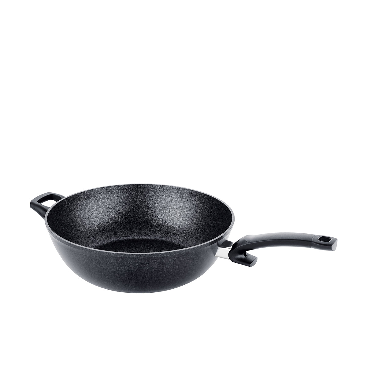 Abgebildet ist ein großer Wok aus der Adamant Serie. Der Wok hat einen langen schwarzen Griff.