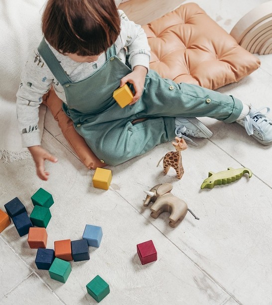 Das Bild zeigt einen Bereich namens Kinderland. Es scheint sich um einen Ort für Kinder zu handeln.