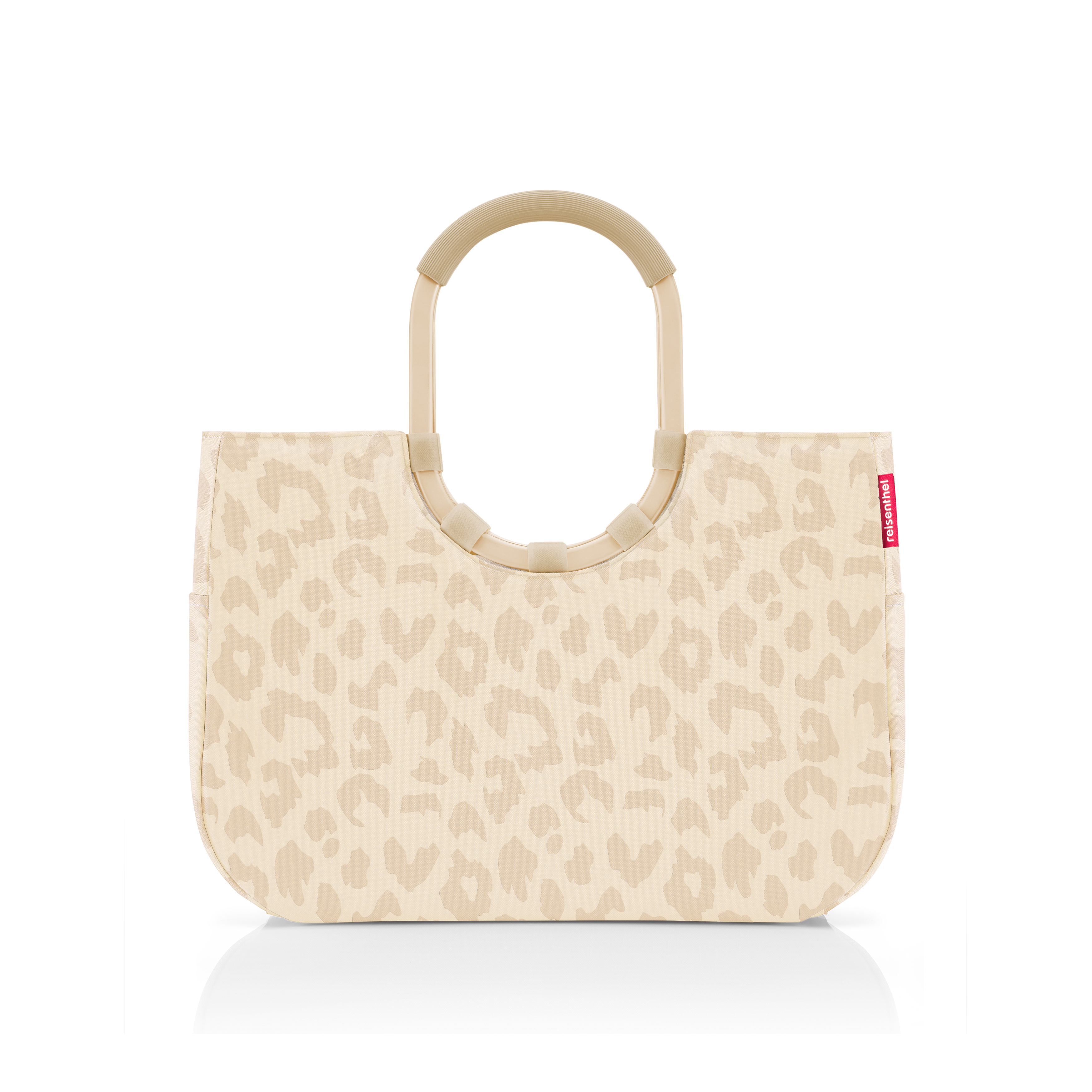 Das Bild zeigt die loopshopper L leo vanilla Tasche. Die große Einkaufstasche hat ein stilvolles Leo-Design in Vanillefarben.