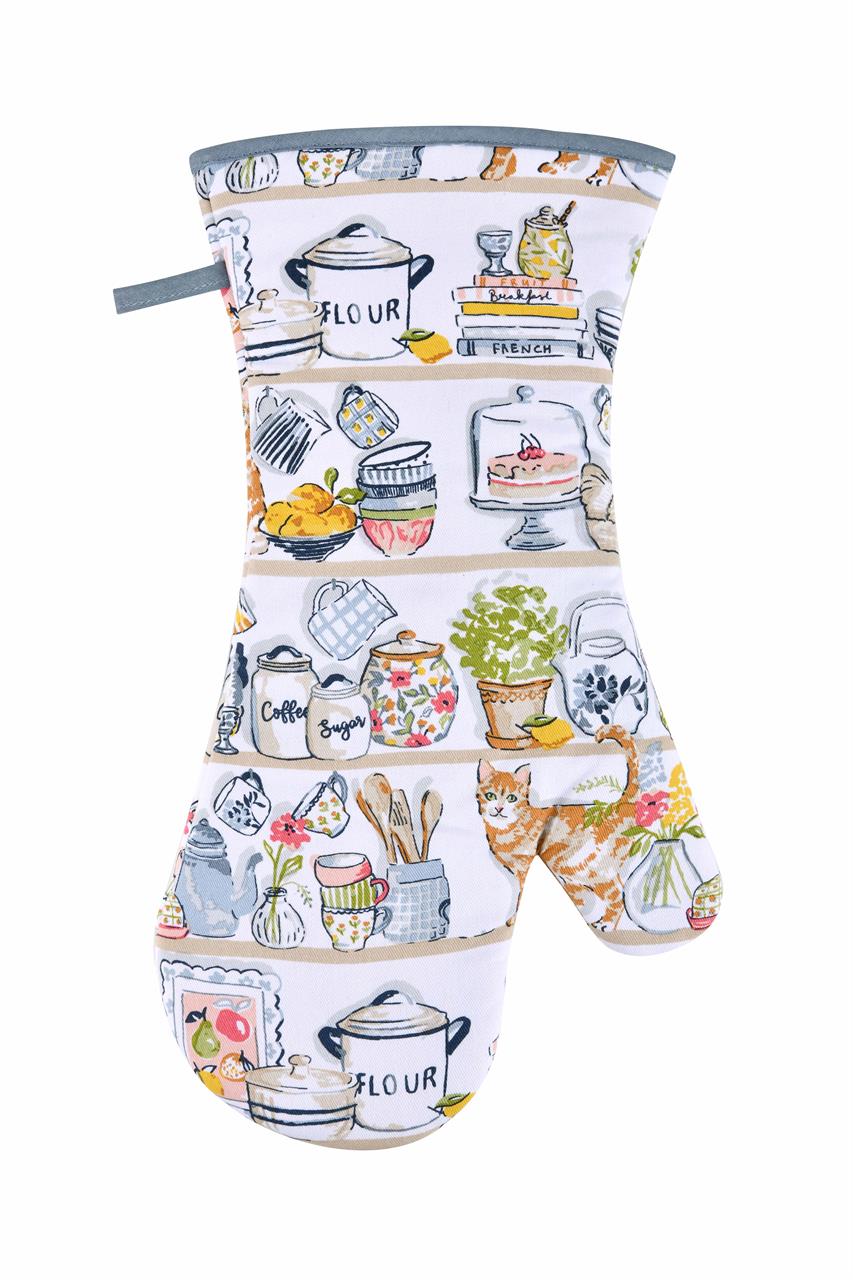 Der Topfhandschuh "Pantry Cats" zeigt ein buntes Küchenregal mit Vorratsdosen, Geschirr und Katzenmotiven. Das Design ist verspielt und bringt gute Laune in die Küche.