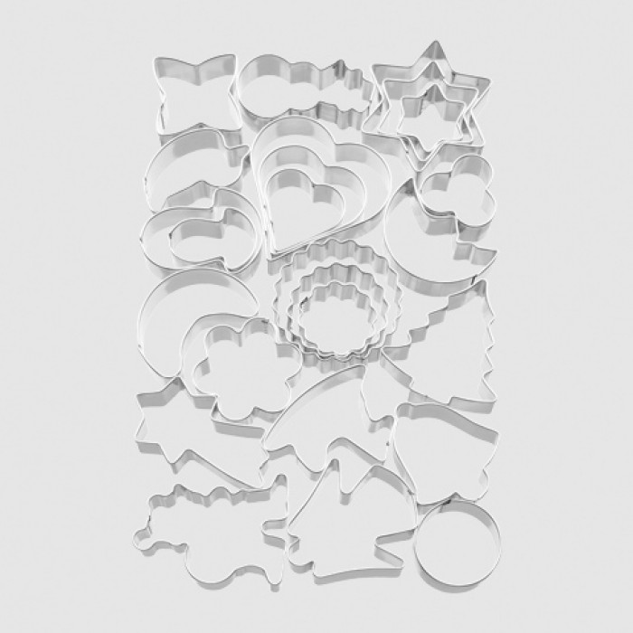 Das Bild zeigt 25 verschiedene Ausstechformen für Weihnachtsplätzchen. Die Formen haben weihnachtliche und klassische Motive wie Sterne, Herzen, Bäume und Monde.