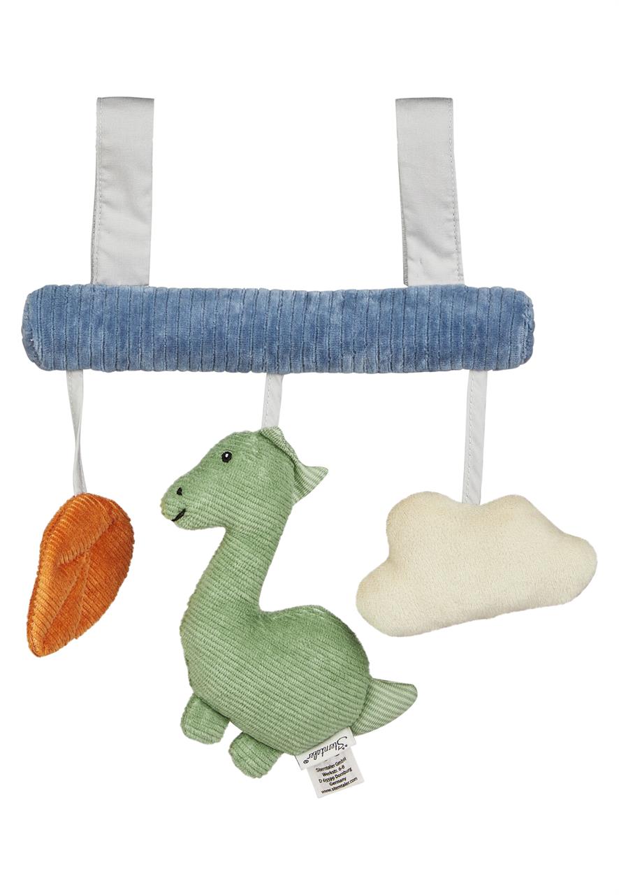 Das Bild zeigt ein weiches Spielzeug zum Aufhängen mit einem blauen Balken und drei Anhängern: einem orangefarbenen Blatt, einem grünen Dinosaurier und einer weißen Wolke. Das Produkt heißt „Spielzeug Aufhängen Dino Rexi, Steingrün“.