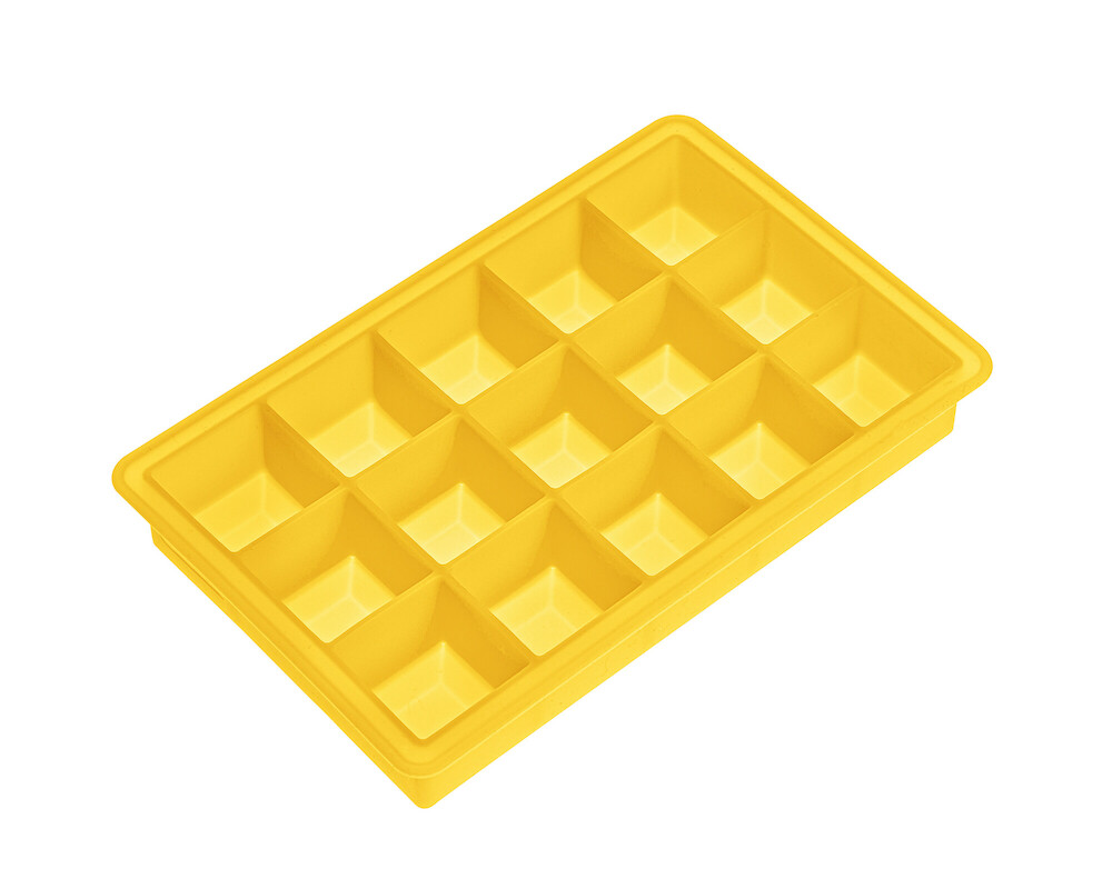 Das Bild zeigt eine gelbe Eiswürfelform mit 15 quadratischen Fächern. Die Form ist für 3x3 cm große Eiswürfel geeignet.