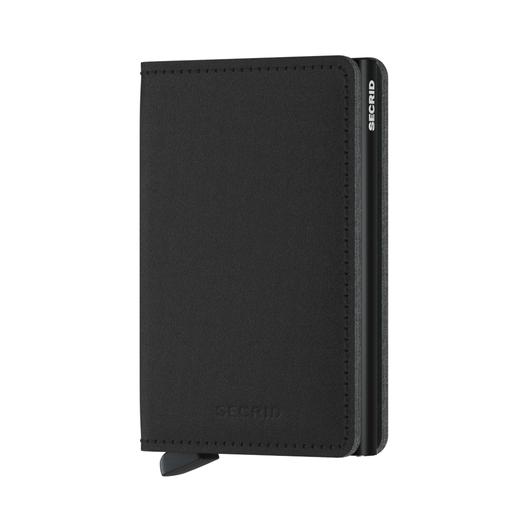 Das Bild zeigt das Produkt "Slimwallet Yard Black". Es handelt sich um eine schlanke, schwarze Geldbörse mit einem minimalistischen Design.