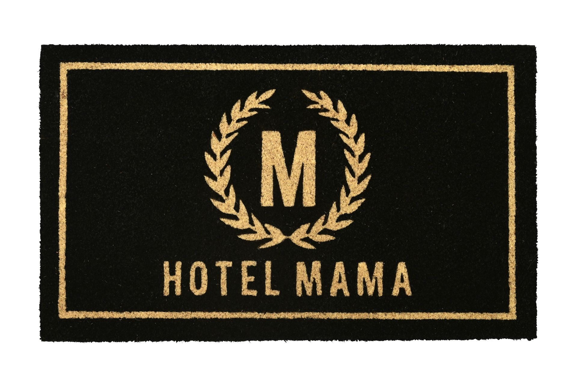 Abgebildet ist die Fußmatte 'Hotel Mama' in schwarz. Die Matte eignet sich ideal für den Eingangsbereich.