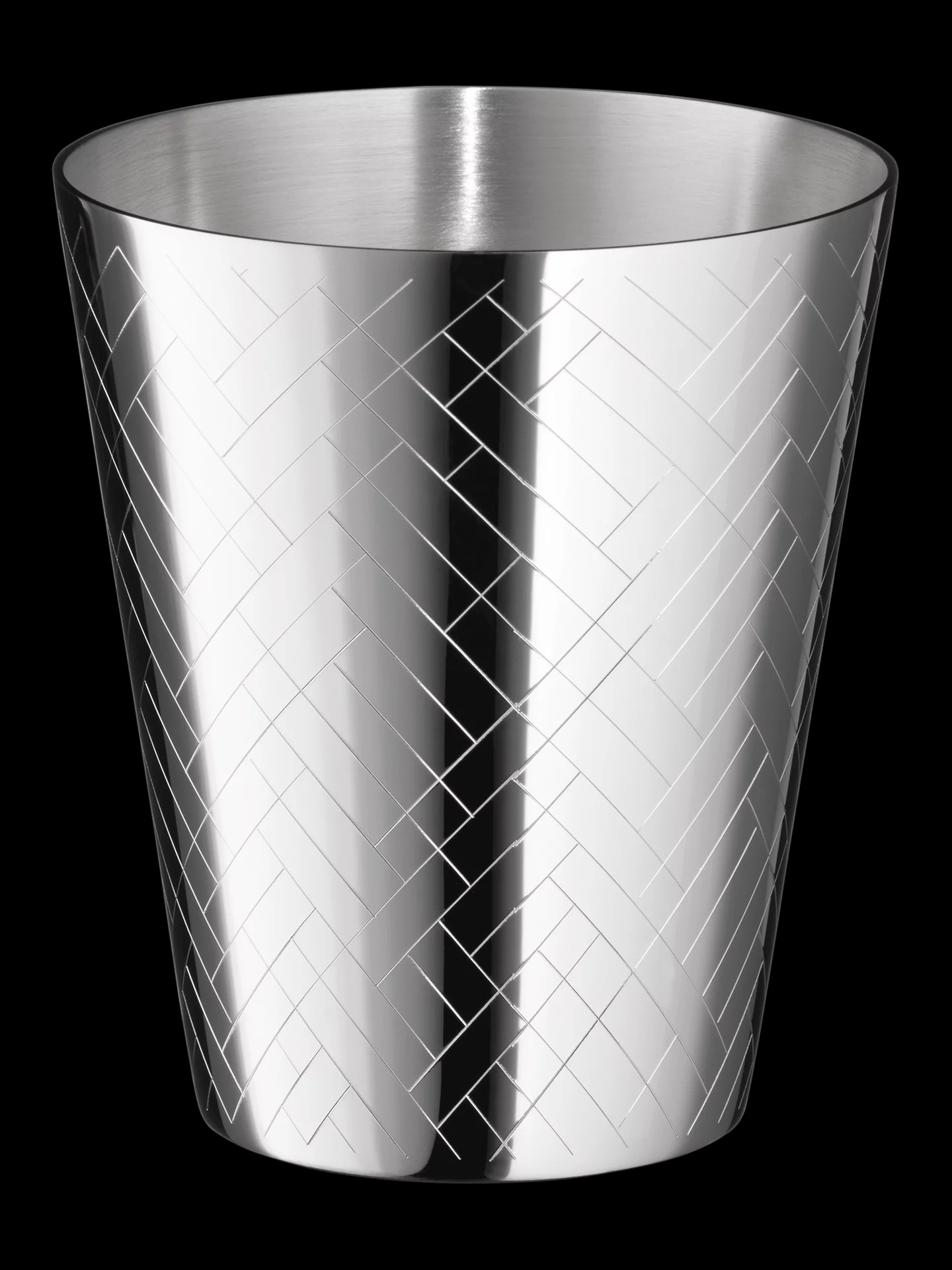 Zu sehen ist der Dante 90 Gin/Wasserbecher Herringbone. Dieses Glas hat ein Herringbone-Muster und ist für Gin oder Wasser gedacht.