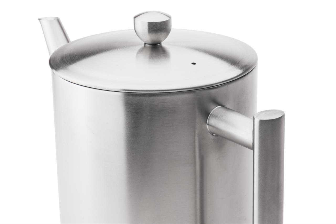 Die Abbildung zeigt die „Teekanne Cylindre Matt“ aus gebürstetem Edelstahl. Sie hat ein modernes, zylindrisches Design mit Deckel, Ausguss und massiver Griffstange.