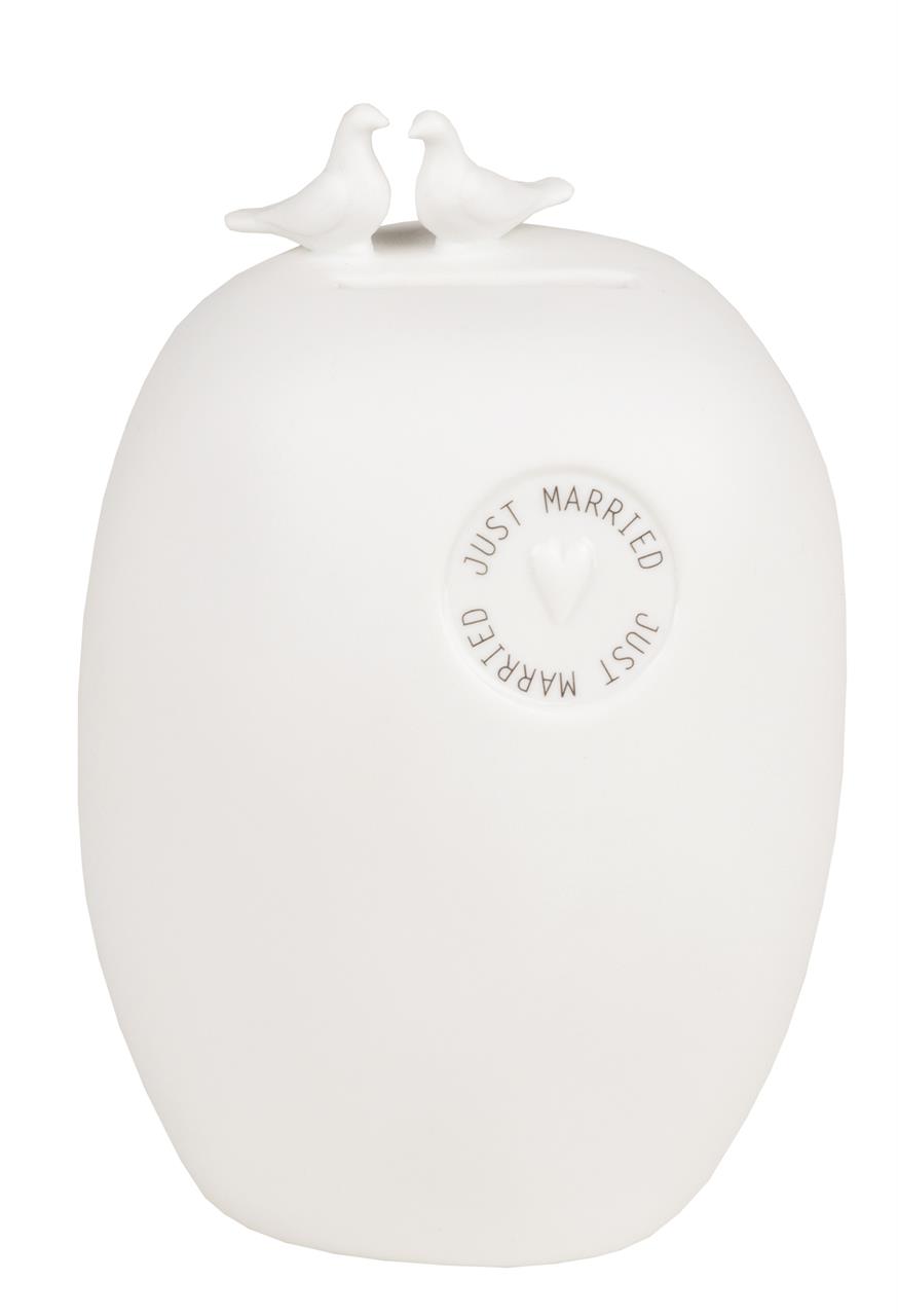 Auf dem Bild ist ein weißes Gefäß mit zwei Tauben auf dem Deckel zu sehen. Auf der Vorderseite steht "Just Married" mit einem kleinen Herz in der Mitte.
