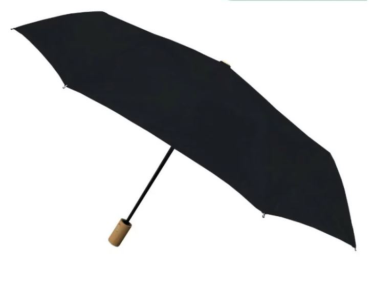 Der Regenschirm ist schwarz und hat ein kompaktes, automatisches Design. Er besitzt einen umweltfreundlichen Holzgriff.