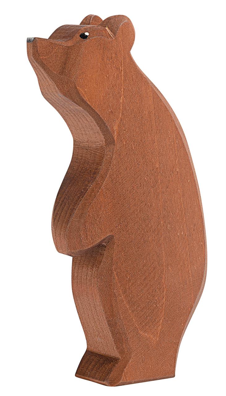 Das Bild zeigt eine große stehende Holzfigur eines Bären mit erhobenem Kopf. Die Figur ist schlicht und naturbelassen gestaltet.