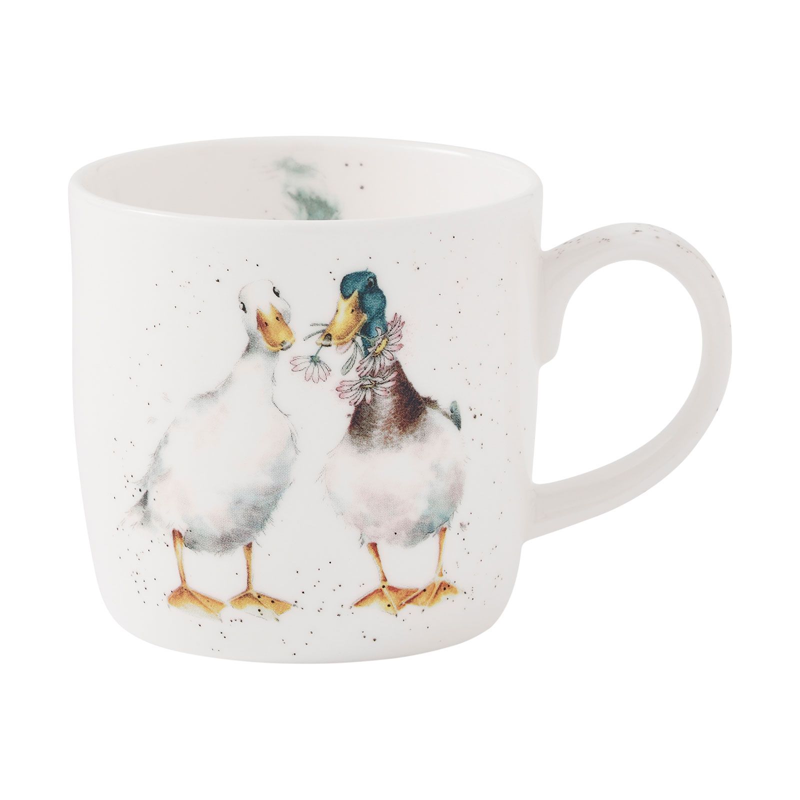 Auf dem Bild ist der Becher 'Mug 0,31L Duck Love Enten' zu sehen. Der Becher hat ein Entenmuster und eignet sich ideal für Heißgetränke.