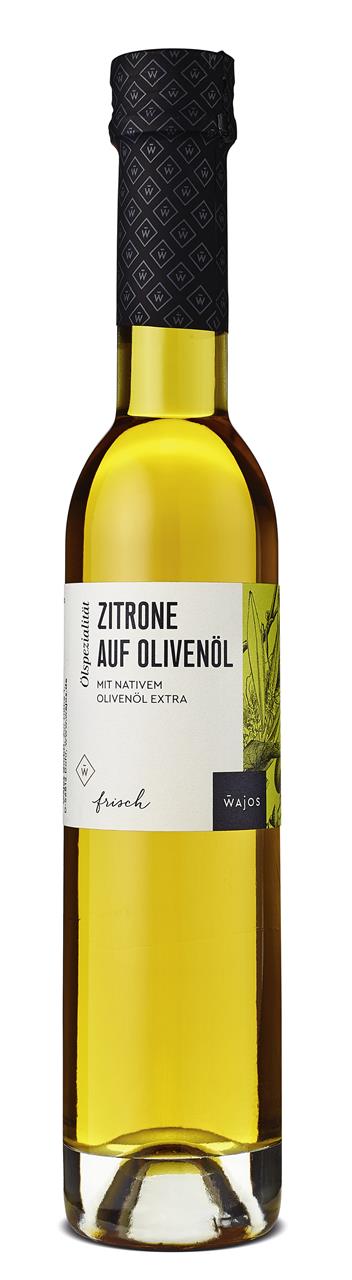 Auf dem Bild ist eine Flasche Zitrone auf Olivenöl mit 250 ml Inhalt zu sehen. Das Produkt ist von der Marke Wajos und wird als Olivenölzubereitung angeboten.