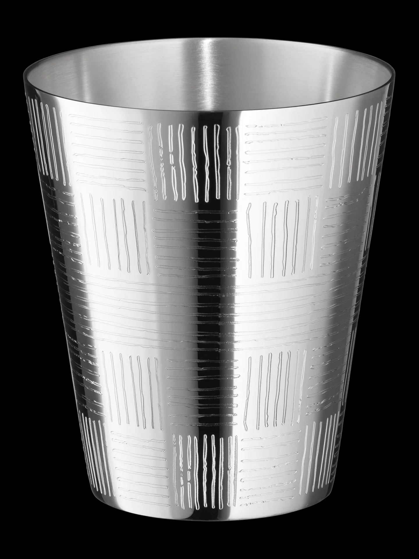 Das Bild zeigt den Dante 90 Gin/Wasserbecher Lines. Das Glas ist für Gin oder Wasser geeignet und hat ein Linienmuster.