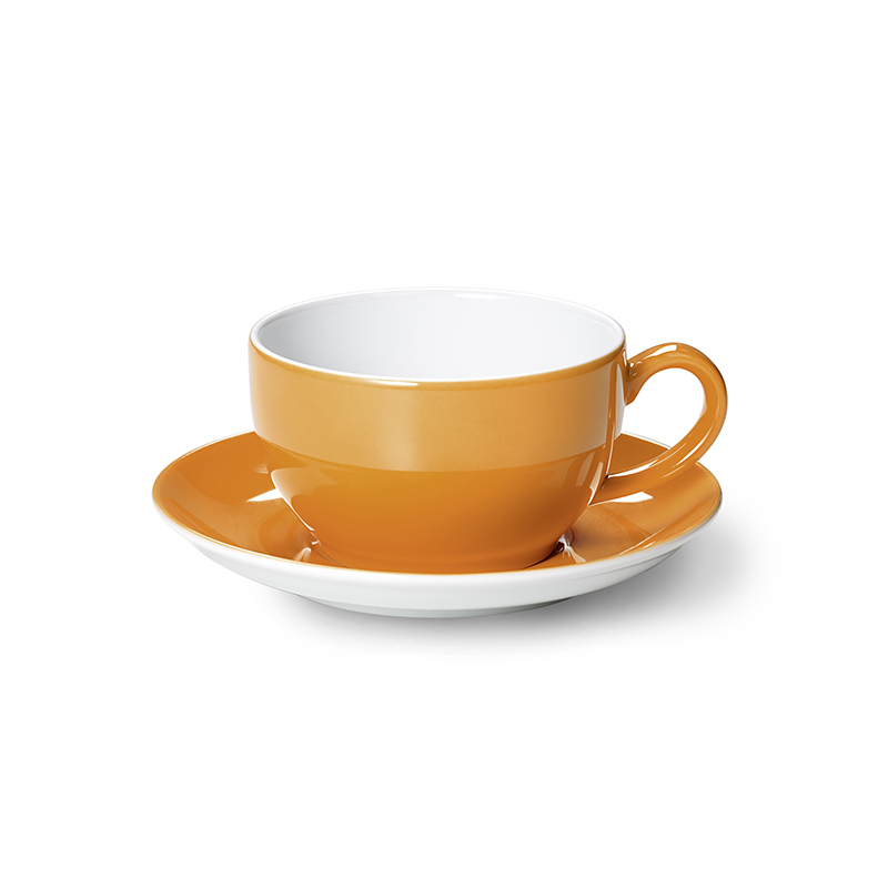 Die Abbildung zeigt eine orangefarbene Kaffeetasse mit Untertasse. Das Produkt hat ein Fassungsvermögen von 0,25 Litern und trägt die Bezeichnung "Orange Solid Color".