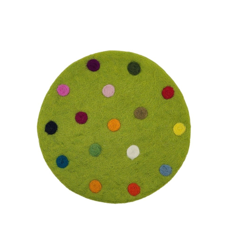 Abgebildet ist der Spotty Filz Untersetzer rund, ca. 20 cm, in Grasgrün. Das Produkt ist rund und in einem frischen grünen Farbton gehalten.