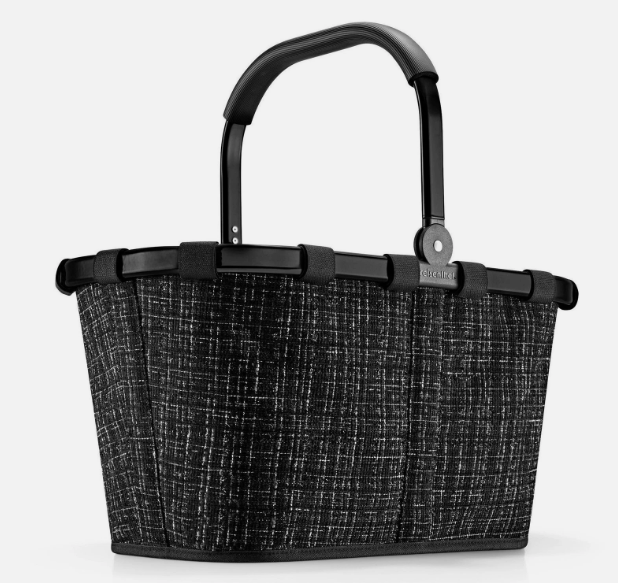 Das Bild zeigt den carrybag bouclé black Einkaufskorb. Dieser Einkaufskorb ist schwarz und modisch gestaltet.