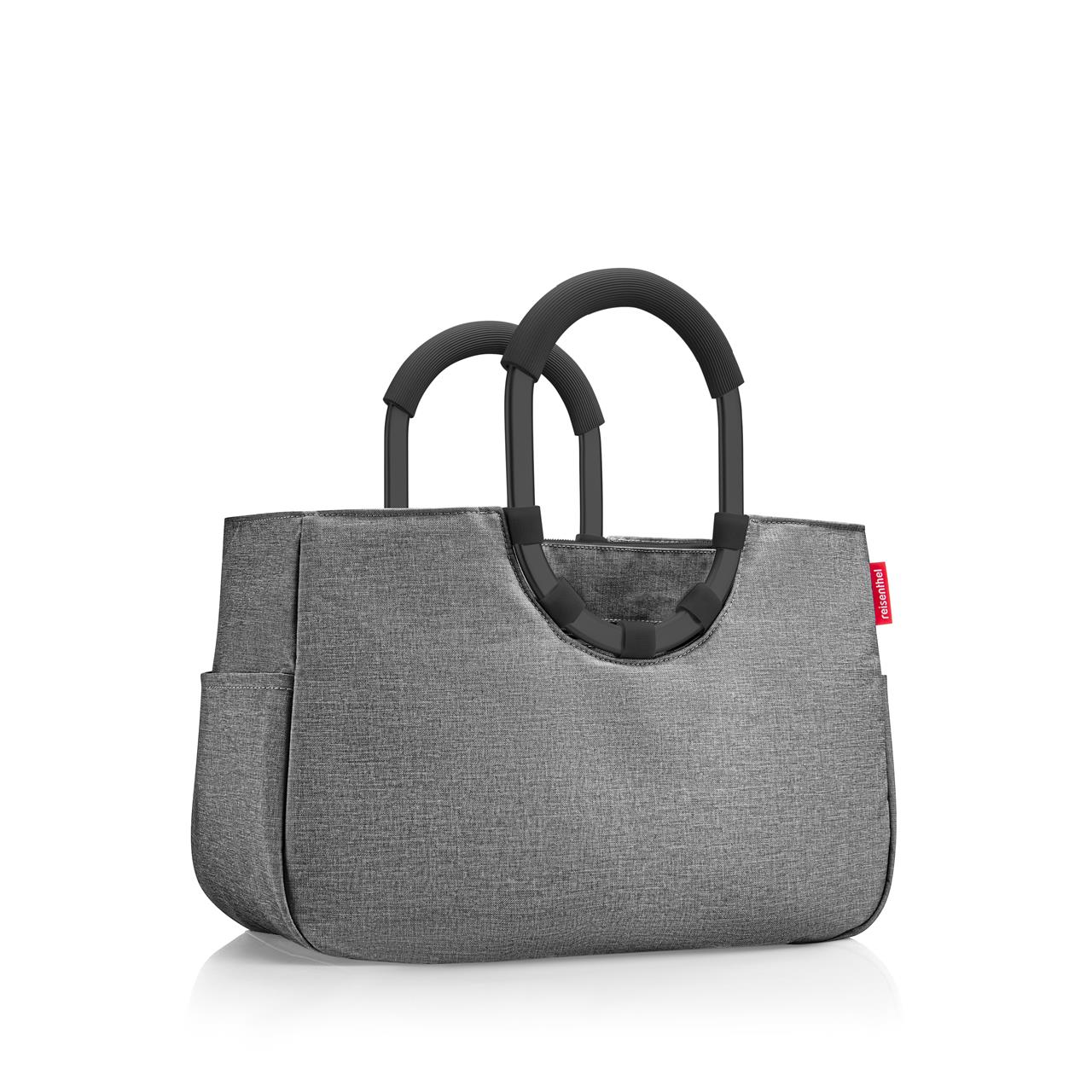 Diese Abbildung zeigt die Einkaufstasche "Loopshopper M frame twist silver" in silbergrauer Farbe. Die Tasche hat stabile, schwarze Henkel und ein modernes, schlichtes Design.