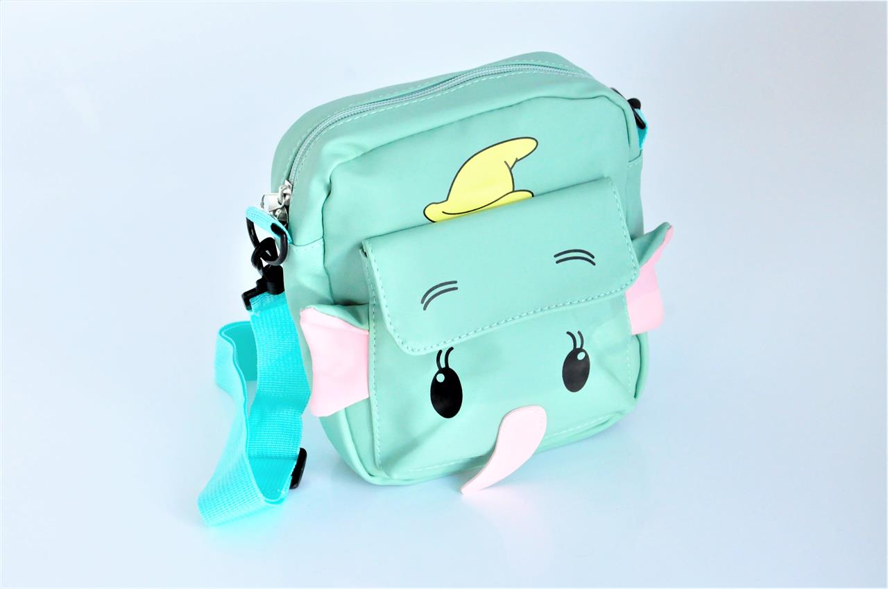 Die Abbildung zeigt eine türkis-grüne Kindertasche in Elefantenform. Die Tasche hat süße Elefantendetails wie Ohren, Augen und einen kleinen gelben Hut.