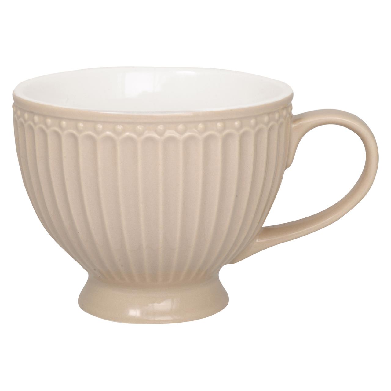 Die Abbildung zeigt eine große Teetasse ohne Untertasse in der Farbe "creamy fudge" aus der Serie Alice. Die Tasse hat ein elegantes, geriffeltes Design und einen Henkel.