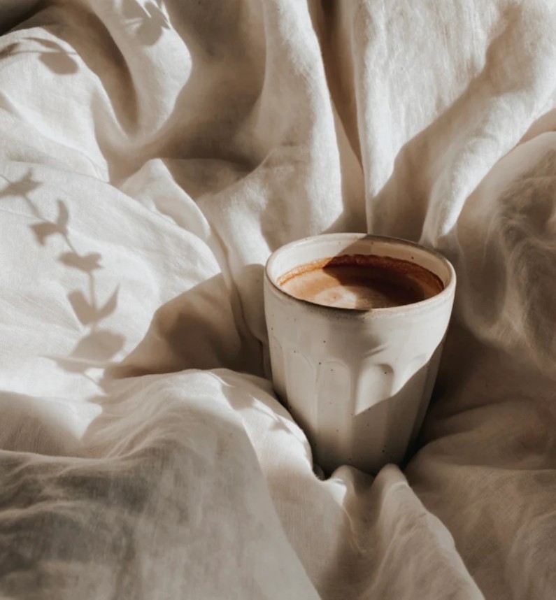 Becher Colina mit modernem Muster. Dieser Becher ist ideal für den täglichen Gebrauch.