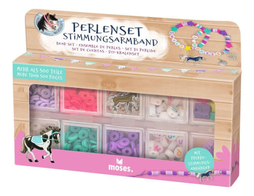 Das Bild zeigt ein Perlen-Set zum Basteln von Stimmungsarmbändern mit über 500 Teilen. Die Verpackung ist bunt gestaltet und zeigt verschiedene Perlenfächer sowie ein Pferdemotiv.