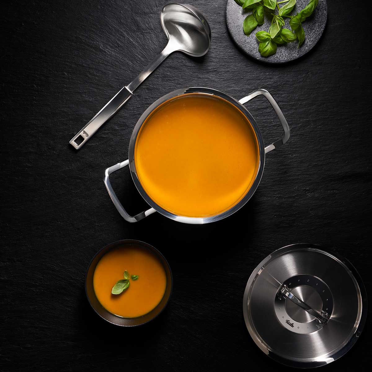 Auf diesem Bild ist ein Artikel unbekannter Art zu sehen. Es gibt keine weiteren Angaben.